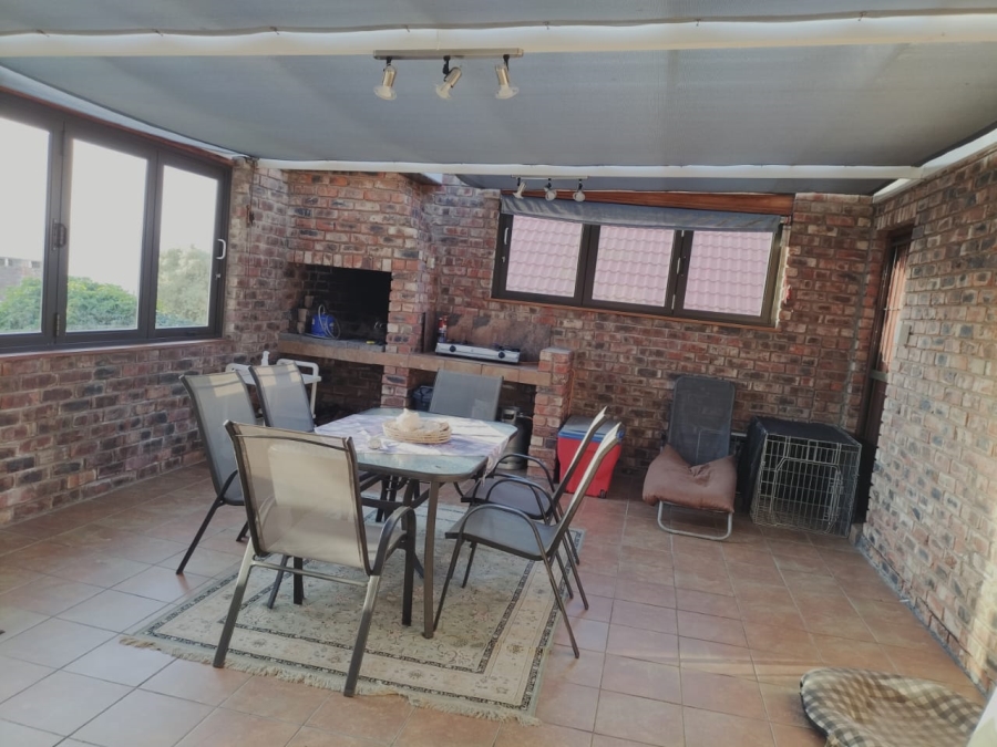 4 Bedroom Property for Sale in Fraaiuitsig Western Cape